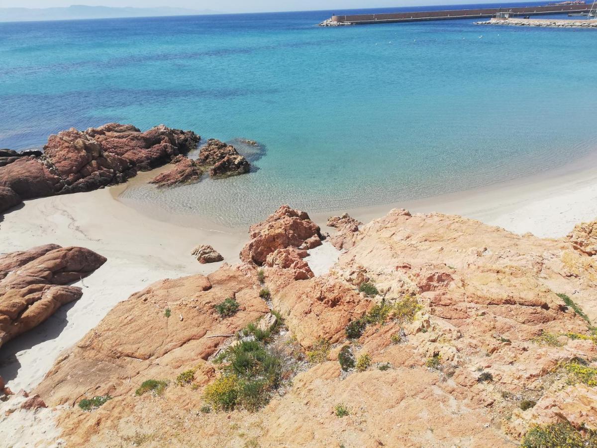 Apartmán Tanca Della Torre Trilocale Vista Mare Isola Rossa Exteriér fotografie
